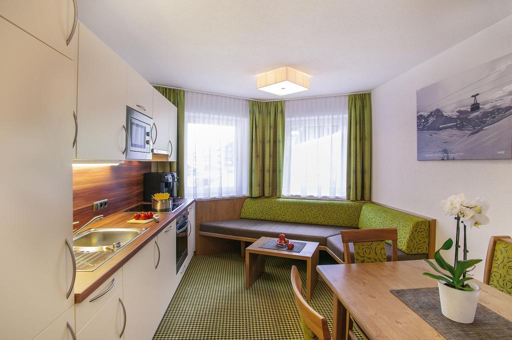 Hotel Garni Chasa Sulai Ischgl Szoba fotó